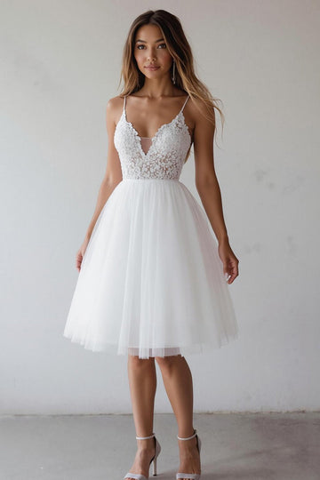 Dentelle Une Ligne Col V Petite Robe Blanche